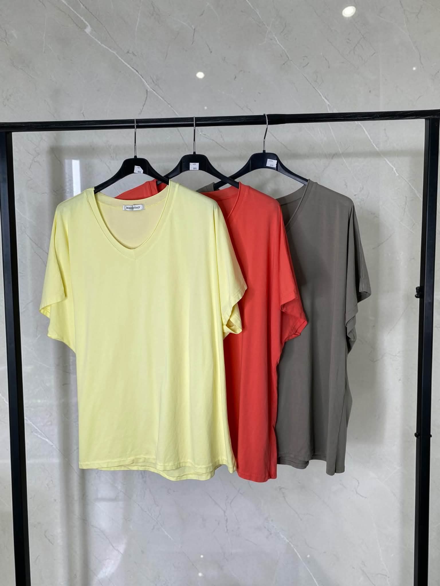 T-shirt col V