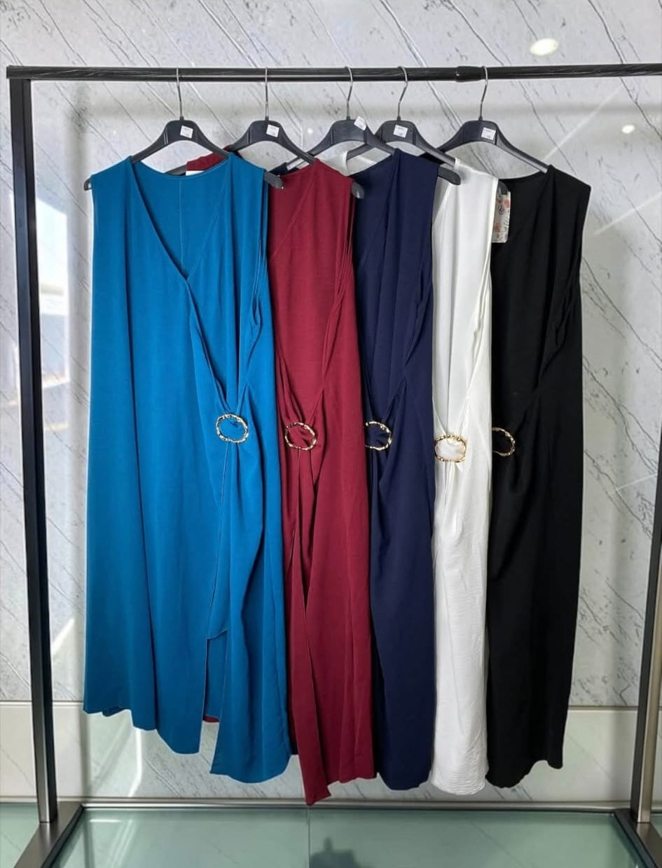 Robe avec boucle dorée